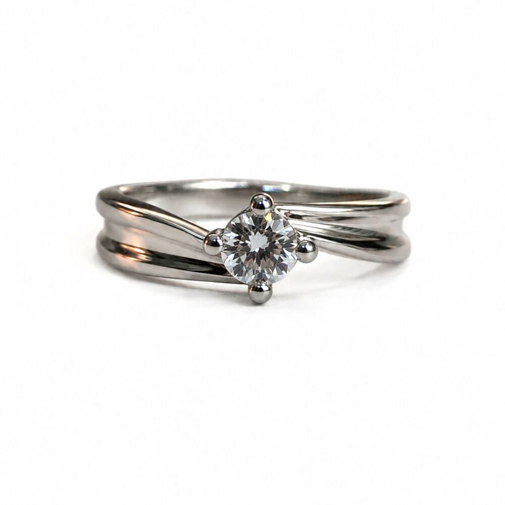 Anello solitario oro bianco e diamante 0.3 ct